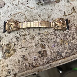 Redesign your watch tips with a leather band